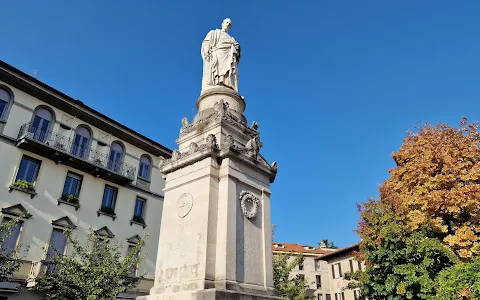 Alessandro Volta Statue image