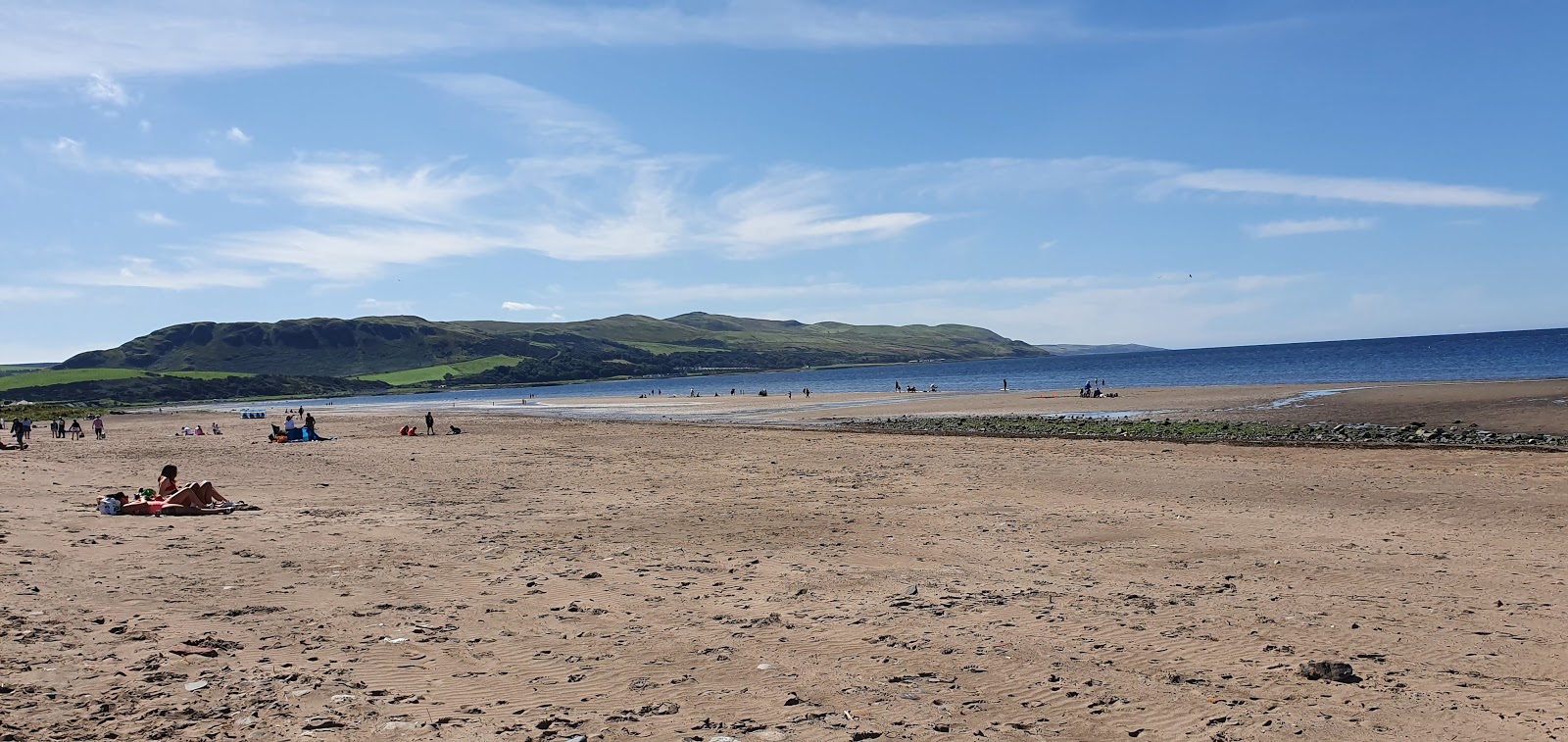 Girvan Beach的照片 带有明亮的沙子表面