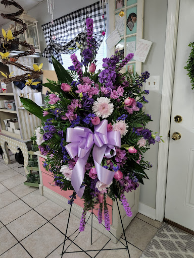 Florist «WG Miller Creations Florist & Gifts», reviews and photos, 6211 Lakeside Ave, Richmond, VA 23228, USA