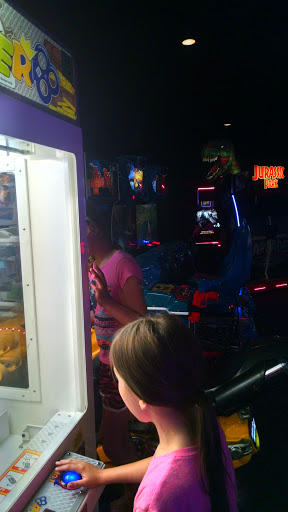 Movie Theater «Rave Motion Pictures Milford 16», reviews and photos, 500 Rivers Edge Dr, Milford, OH 45150, USA