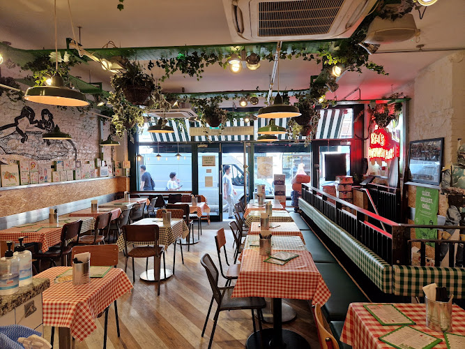 Discover the Best Neapolitan Restaurants in GB: A Guide to Authentic Pizzerias in Covent Garden and Fitzrovia