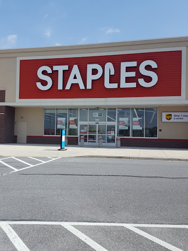 Office Supply Store «Staples», reviews and photos, 963 Norland Ave, Chambersburg, PA 17201, USA