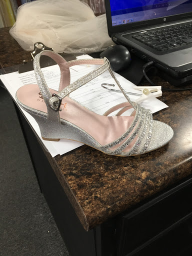 Bridal Shop «Country Bumpkin Boutique», reviews and photos, 303 S Willow Ave, Cookeville, TN 38501, USA