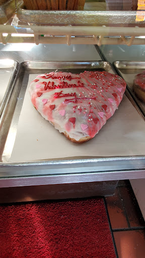 Donut Shop «Donut King», reviews and photos, 411 Middle St, Weymouth, MA 02189, USA