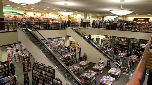 Barnes & Noble image