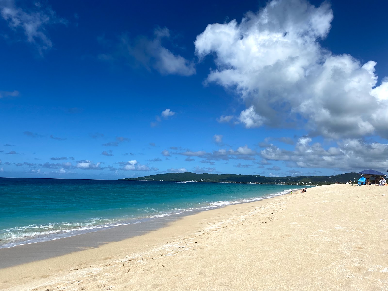 Sandy Point beach'in fotoğrafı - rahatlamayı sevenler arasında popüler bir yer