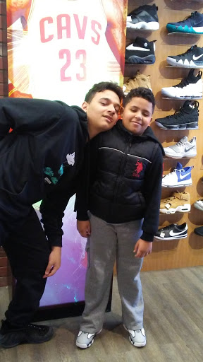 Shopping Mall «Copaco Shopping Center», reviews and photos, 335 Cottage Grove Rd, Bloomfield, CT 06002, USA