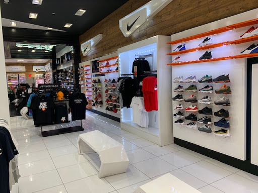 Shoe Store «Shoe Palace», reviews and photos, 5163 N Montclair Plaza Ln, Montclair, CA 91763, USA