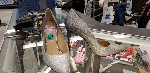 Clothing Store «Ross Dress for Less», reviews and photos, 1237 E Golf Rd, Schaumburg, IL 60173, USA