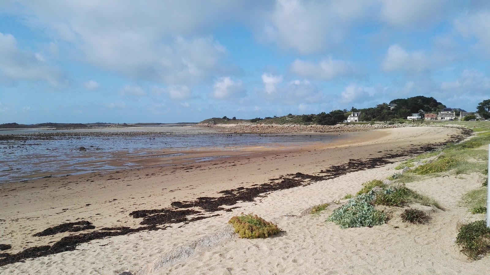 Foto von Plage de Goas Treiz mit beiger sand Oberfläche