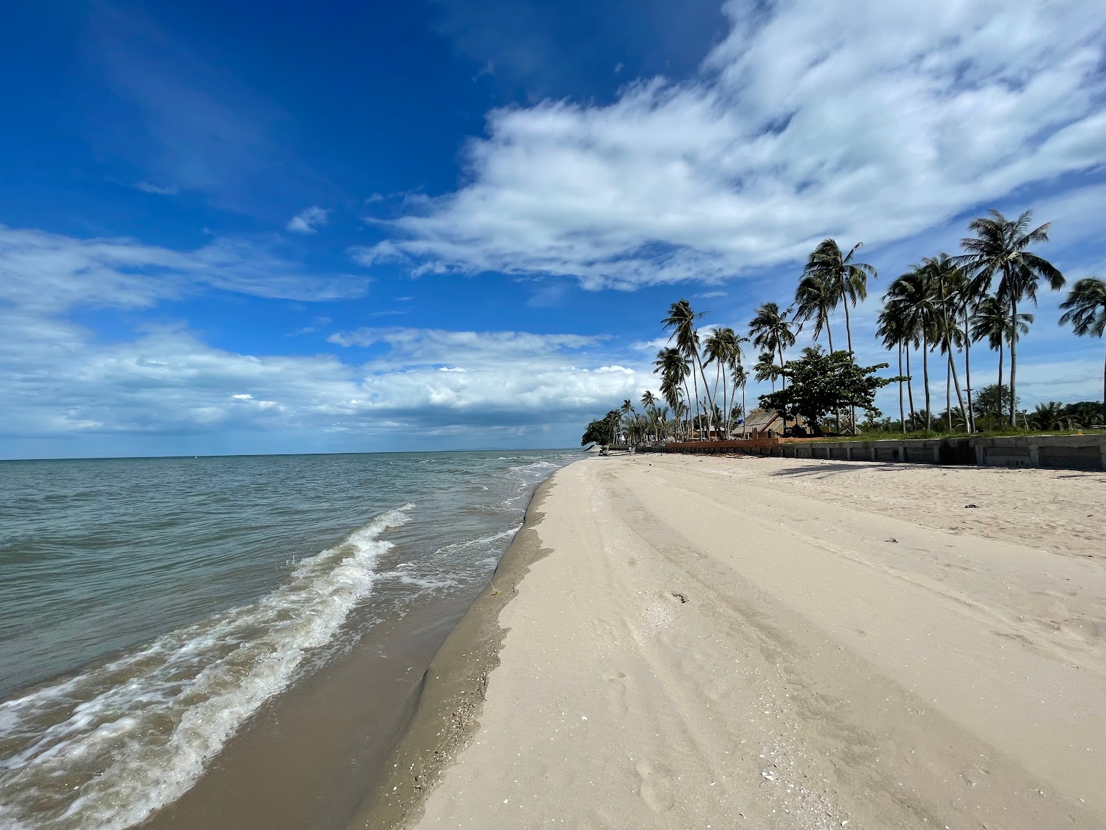 Foto von Phum Riang Beach mit beiger sand Oberfläche