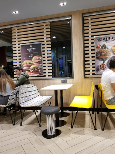 McDonalds - Av. Litoral, s/n, 29680 Estepona, Málaga