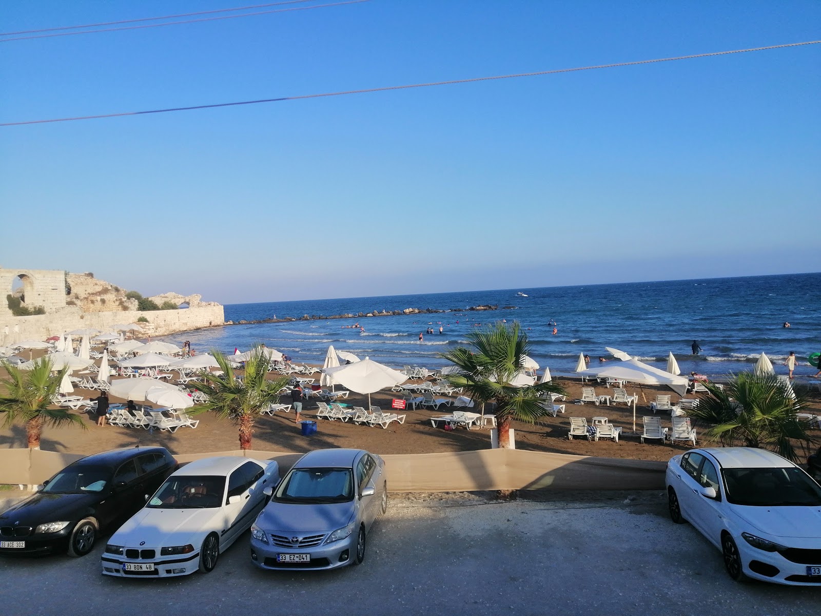 Foto av Korykos beach - rekommenderas för familjeresenärer med barn