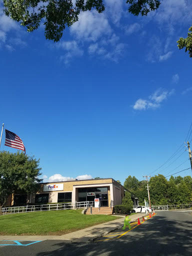 Shipping and Mailing Service «FedEx Ship Center», reviews and photos, 2393 Vauxhall Rd, Union, NJ 07083, USA