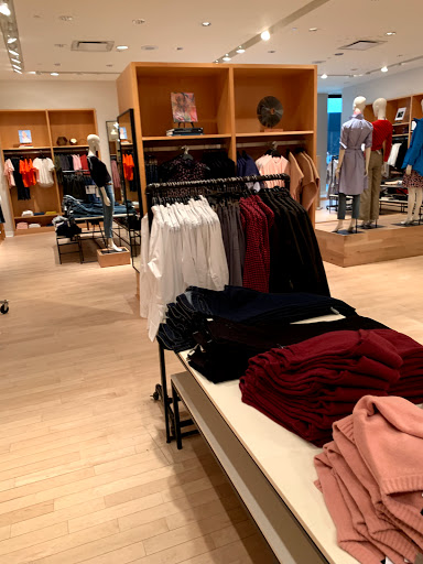 Clothing Store «J.Crew», reviews and photos, 4400 Sharon Rd #196, Charlotte, NC 28211, USA