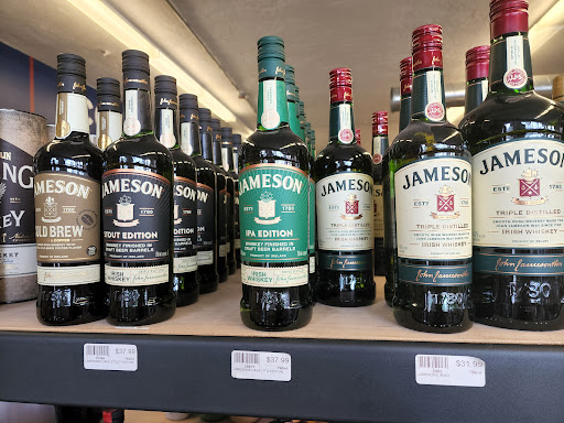 Liquor Store «Countryside Liquors», reviews and photos, 553 Armistice Blvd, Pawtucket, RI 02861, USA