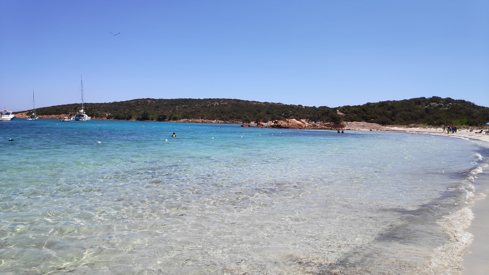Fotografie cu Cala dei Due Mari cu mai multe golfuri spațioase