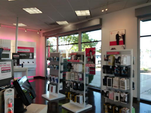 Cell Phone Store «T-Mobile», reviews and photos, 20804 Bothell Everett Hwy, Bothell, WA 98021, USA