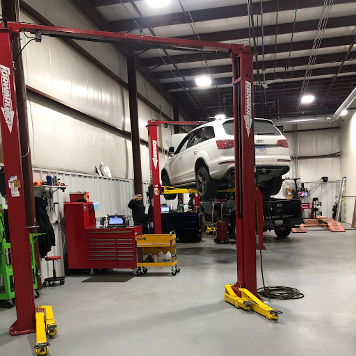 Auto Repair Shop «Top Notch Auto & More», reviews and photos, 930 Pyott Rd #105, Crystal Lake, IL 60014, USA