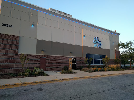 Restaurant «Main Event Entertainment», reviews and photos, 28248 W Diehl Rd, Warrenville, IL 60555, USA