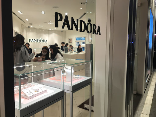 Pandora 表参道フラッグシップ店