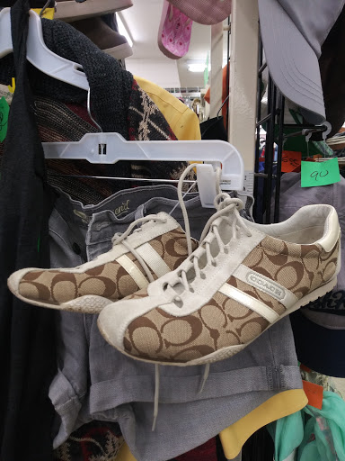 Thrift Store «Village Discount Outlet», reviews and photos, 3500 Cleveland Ave, Columbus, OH 43224, USA