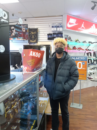 Cell Phone Store «Raw Styles | Wireless Connect», reviews and photos, 257 Richmond St, Painesville, OH 44077, USA