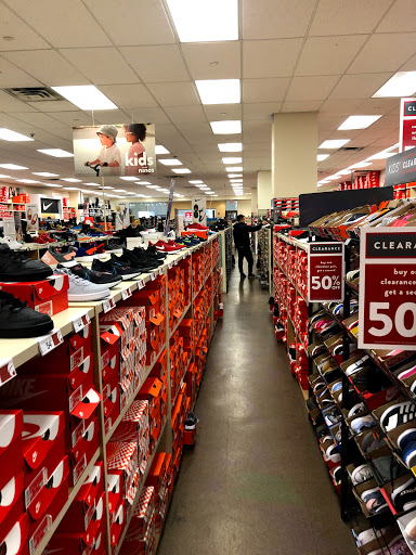 Shoe Store «Famous Footwear», reviews and photos, 40-24 College Point Blvd, Flushing, NY 11354, USA