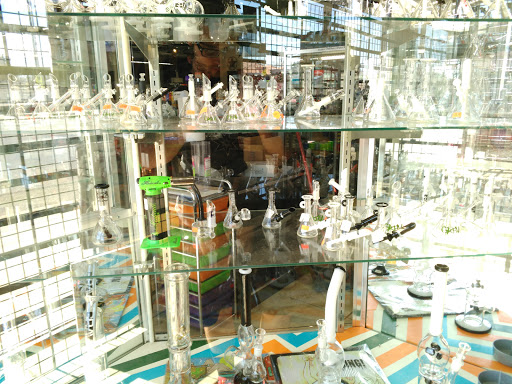 Tobacco Shop «Head Hunters Smoke Shop», reviews and photos, 2146 19th St, Lubbock, TX 79401, USA