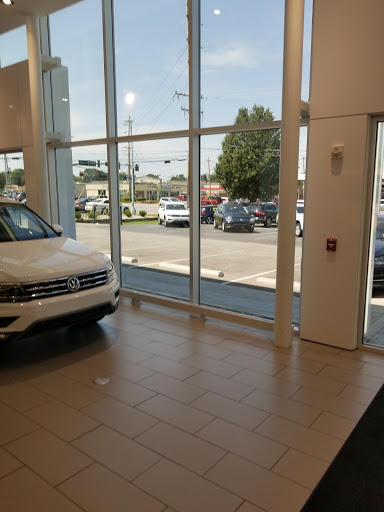 Used Car Dealer «Volkswagen of Clarksville», reviews and photos, 406 E Lewis and Clark Pkwy, Clarksville, IN 47129, USA