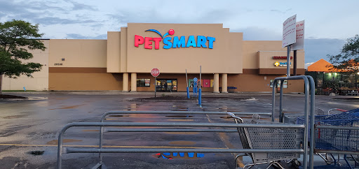 Pet Supply Store «PetSmart», reviews and photos, 20530 E 13 Mile Rd, Roseville, MI 48066, USA