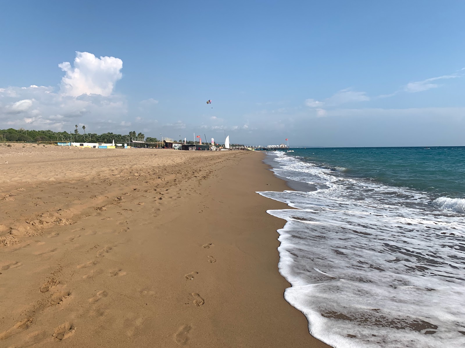 Foto de Camici beach con arena marrón superficie