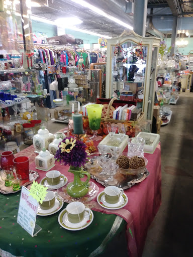 Thrift Store «Family Tree Resale», reviews and photos, 5066 N Lincoln Ave, Chicago, IL 60625, USA