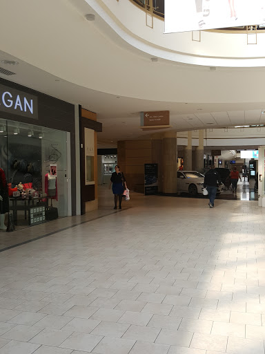 Shopping Mall «Livingston Mall», reviews and photos, 112 Eisenhower Pkwy, Livingston, NJ 07039, USA