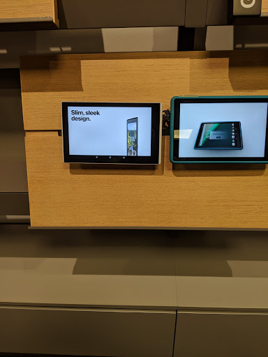 Cell Phone Store «Verizon», reviews and photos, 960 Park Ave N c, Renton, WA 98057, USA