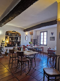 Atmosphère du Restaurant Le Tourne Bride à Solliès-Ville - n°1