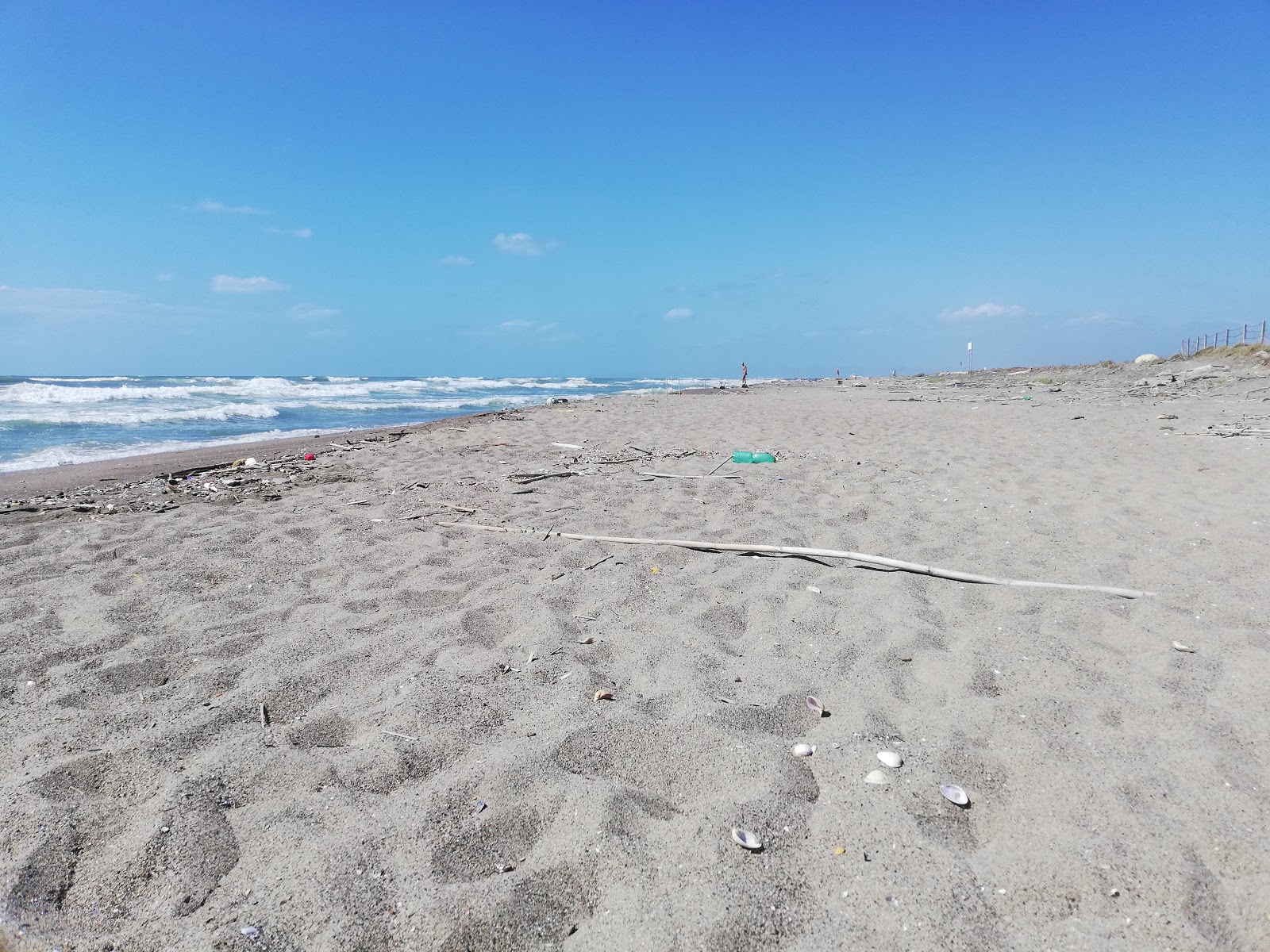 Photo de Focene Beach II avec un niveau de propreté de partiellement propre