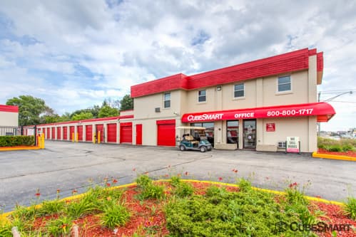 Self-Storage Facility «CubeSmart Self Storage», reviews and photos, 665 S Green Bay Rd, Waukegan, IL 60085, USA