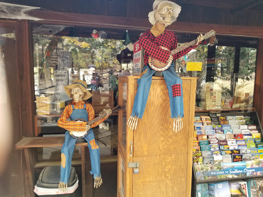 Tourist Attraction «Oregon Vortex», reviews and photos, 4303 Sardine Creek L Fork Rd, Gold Hill, OR 97525, USA