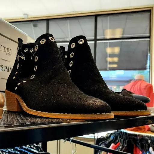 Thrift Store «Beverly Bootstraps Thrift Shop», reviews and photos, 198 Rantoul St, Beverly, MA 01915, USA