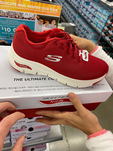 SKECHERS Warehouse Outlet