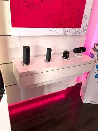 Cell Phone Store «T-Mobile», reviews and photos, 41093 Fremont Blvd #104, Fremont, CA 94538, USA