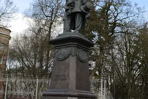 The Monument to Tyutchev image