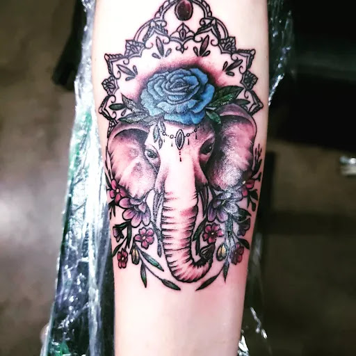 Explore couple ring finger tattoo ideas, creative tattoo ideas in Peru, available at Irezumi Tattoo Parlor