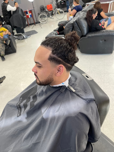 Barber Shop «Chacabana Barber Shop», reviews and photos, 5002 Eisenhauer Rd, San Antonio, TX 78218, USA