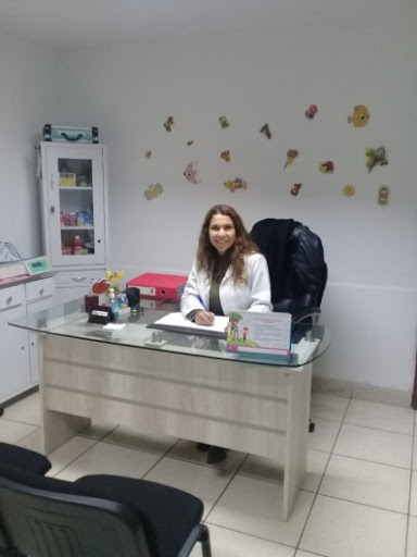 Dra. Raquel Delgado Valdez, Pediatra