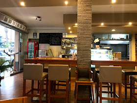 Entre Masas Cafe Restaurant