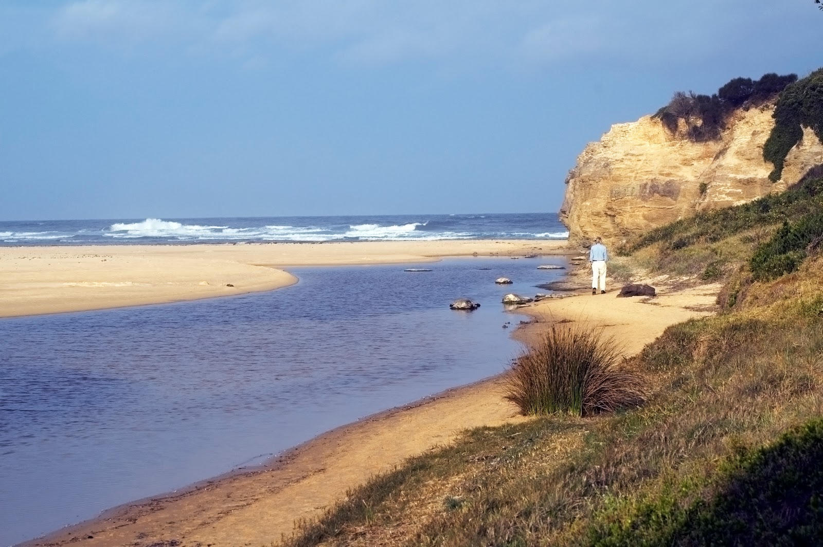 Foto di Congo Beach sorretto da scogliere