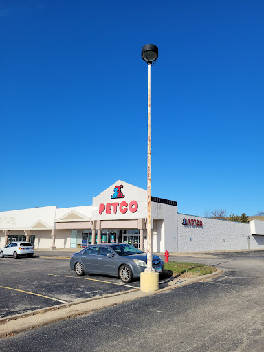 Pet Supply Store «Petco Animal Supplies», reviews and photos, 801 W Lake Ave, Peoria, IL 61614, USA