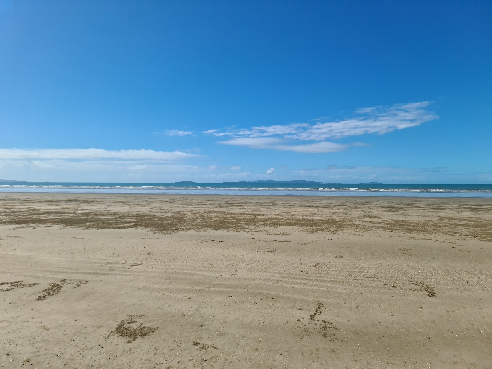 Foto van Mulambin Beach gelegen in een natuurlijk gebied